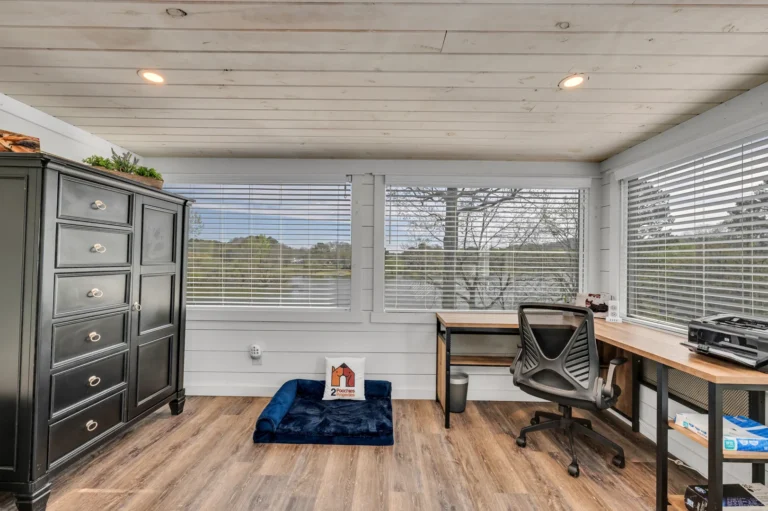 pet friendly cabin with fenced yard