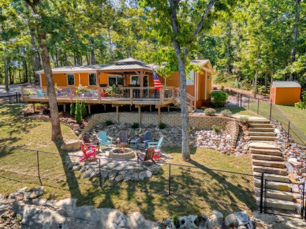 Tigaus Vacation Rental Smith Lake 2Poochies Properties